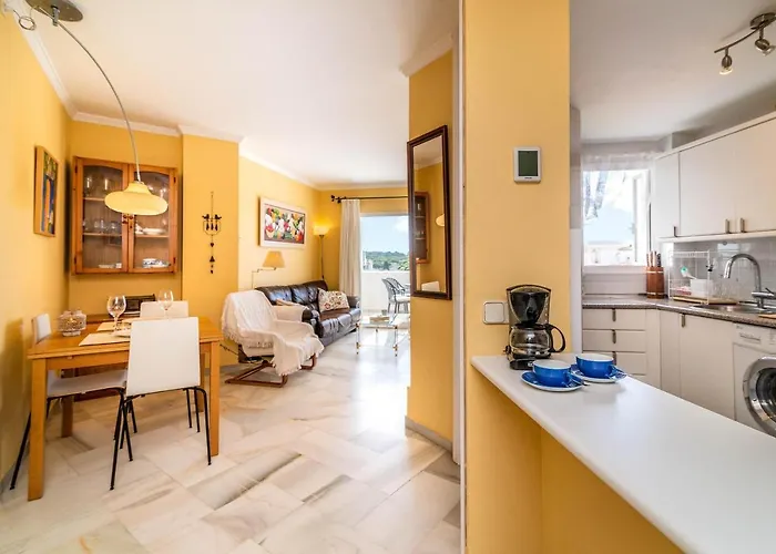 Lovely In Great Location Daire *
